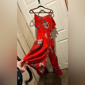 Women’s Red Floral Short Flowy Sleeve Jumpsuit in Good Condition. Size XL. $7.